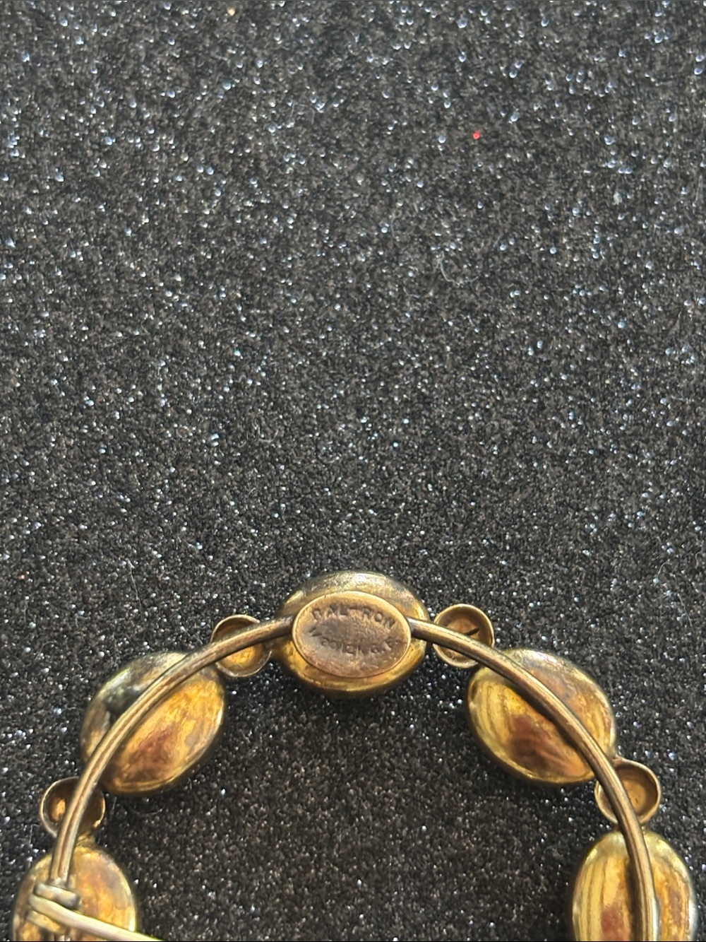 VINTAGE CIRCULAR SEMI-PRECIOUS AND GOLD FILLED SCARAB BROOCH - Picture 3 of 5